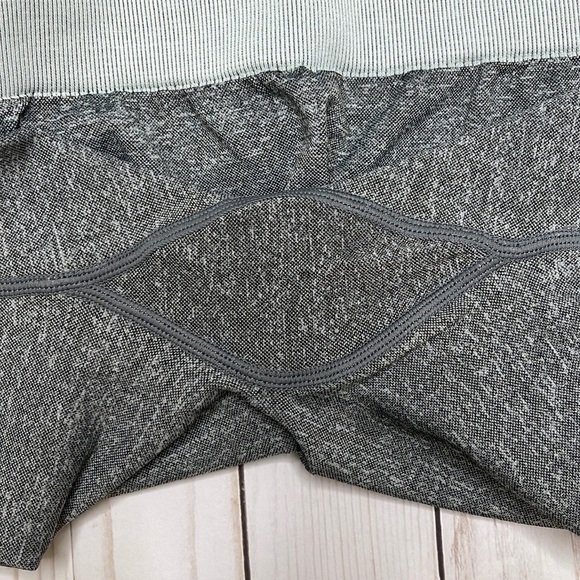 NWT. Pursue Fitness ADAPT seamless shorts.  Size MEDIUM.  Color: Light Grey - Picture 8 of 11